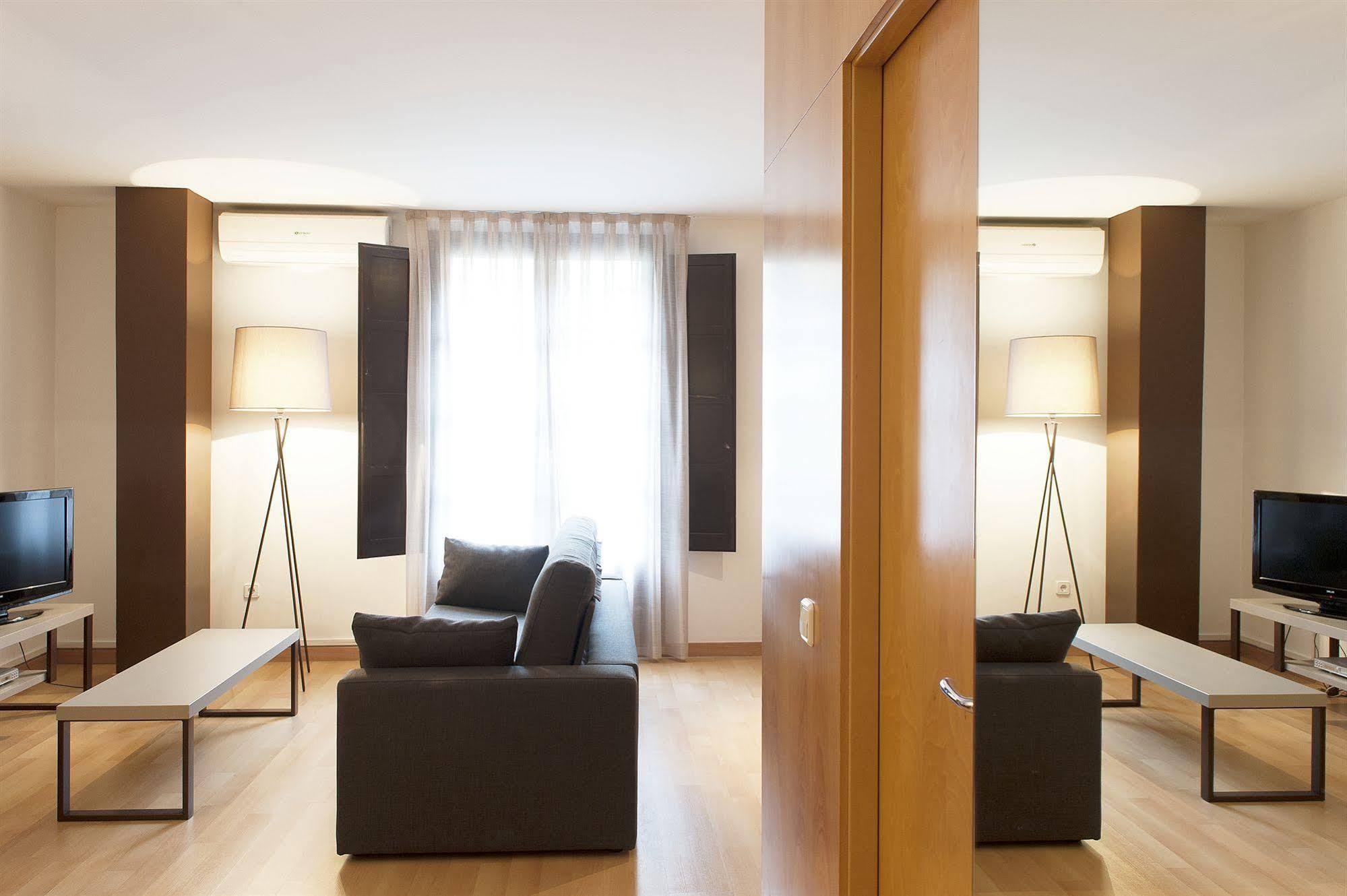 Aspasios Plaza Real Apartament *